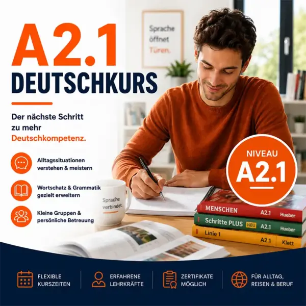 Mit gezücktem Stift lernt ein junger Mann für den A2.1 Deutschkurs an einem Holztisch. Links stehen Lernziele zum Wortschatzaufbau und ein orangenes Niveausiegel.